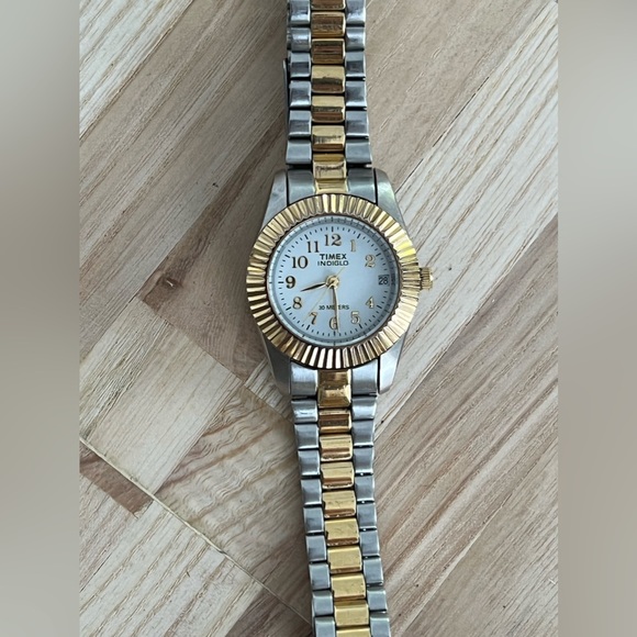 Timex Ladies Watch Indiglo White Dial Two Tone Stainless Bracelet Date Window - Picture 5 of 12